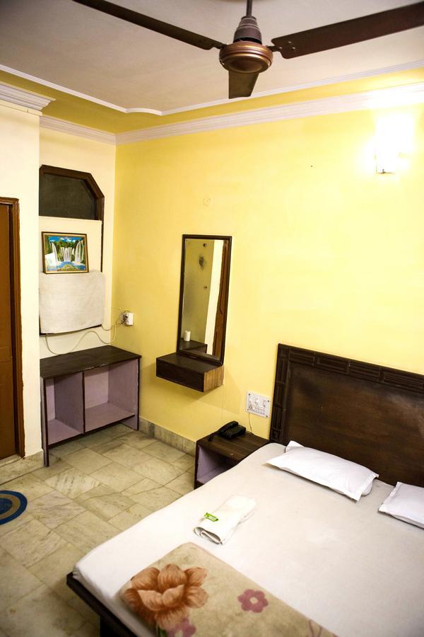 Hotel Venus International New Delhi Exteriör bild