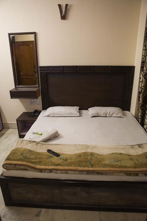 Hotel Venus International New Delhi Exteriör bild