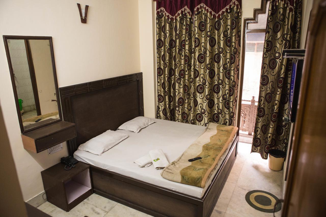 Hotel Venus International New Delhi Exteriör bild