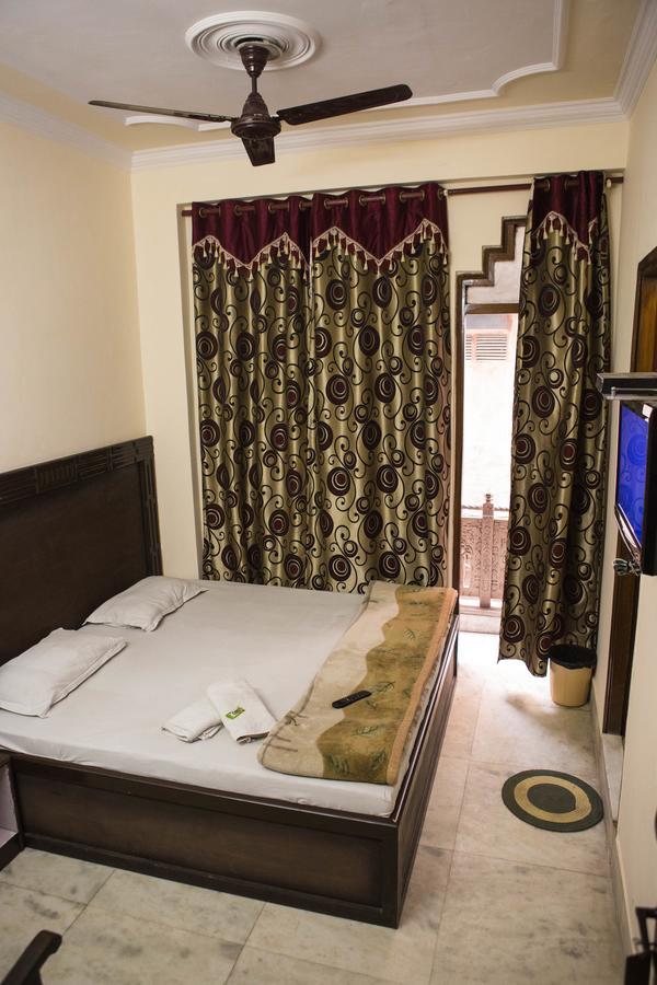 Hotel Venus International New Delhi Exteriör bild