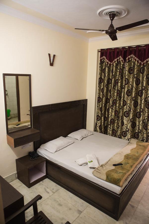 Hotel Venus International New Delhi Exteriör bild