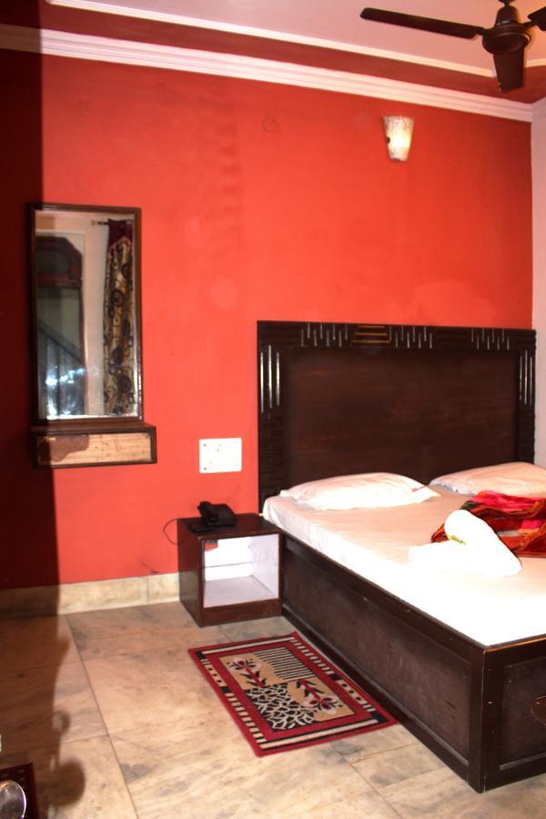 Hotel Venus International New Delhi Exteriör bild